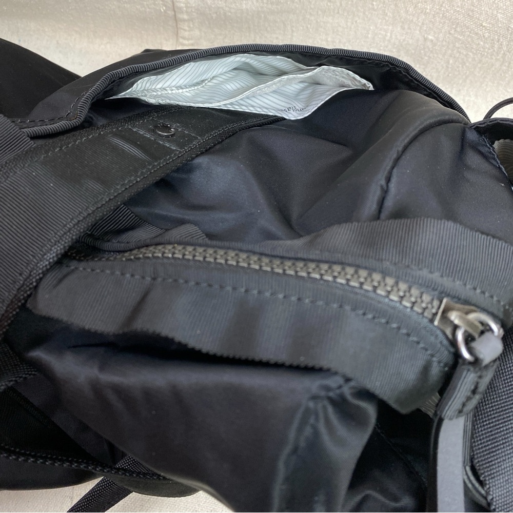 Lululemon Extra Mile Duffle Black - Picture 8 of 16